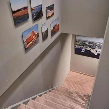 With Five Bedrooms And Sea View Dalebru