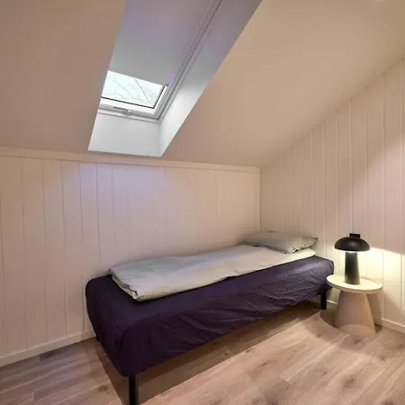 With Five Bedrooms And Sea View * Dalebru