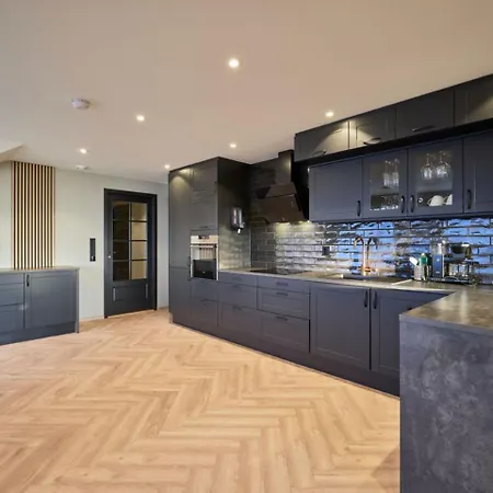 With Five Bedrooms And Sea View * Dalebru